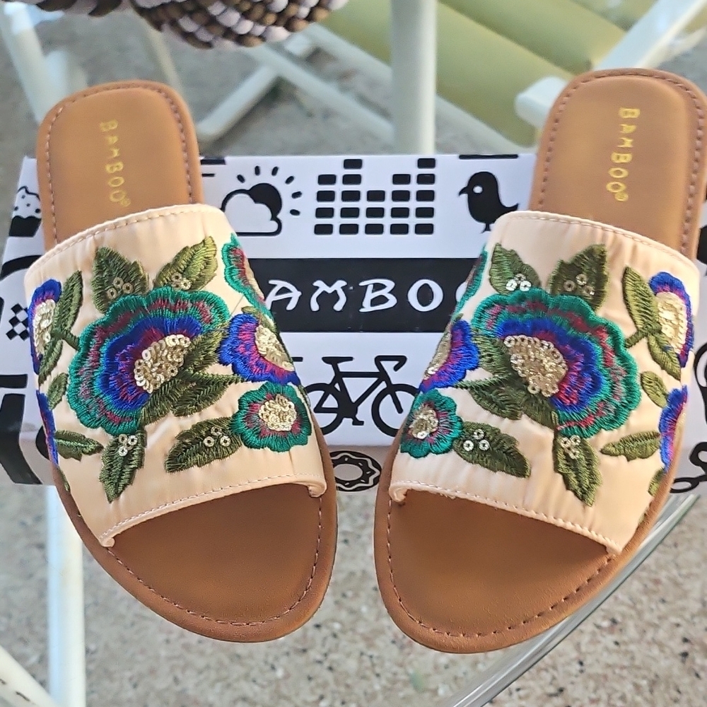 Bamboo Maintain Embroidered Slide Sandal Bluefab Size 7